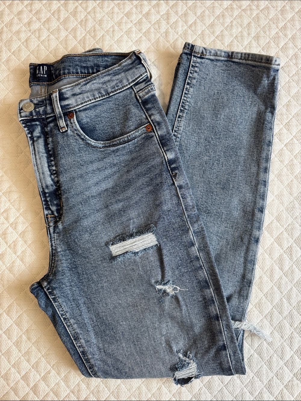 GAP Women's Light Blue Straight Distressed Jeans
